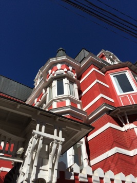 The ‘Palacio Astoreca’ hotel, installed in a beautiful Victorian building from the early 20th century. By its side, the Palacio Baburizza is now Valparaiso Fine Arts Museum
