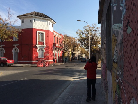 Some of Santiago's neighborhoods also have graffitis and brightly painted houses, but they pale in comparison with those in Valparaiso