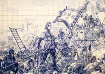 A painting over ceramic tiles depicting the Ceuta battle, São Bento Train Station, Porto (35mm, f2, 1/125s, ISO 200)
