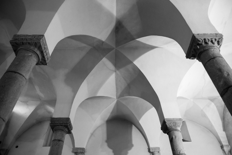 Synagogue of Tomar, Portugal (18mm, 1/75s, f3.5, ISO 1600)