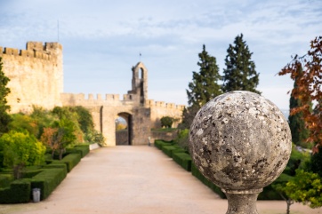 Surrounding area of the Convent of Christ, Tomar, Portugal (42mm, 1/320s, f4.5, ISO 320)