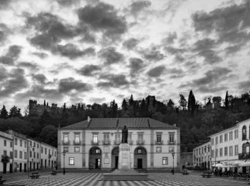 City Hall, Tomar, Portugal (18mm, 1/60s, f3.5, ISO 1250)