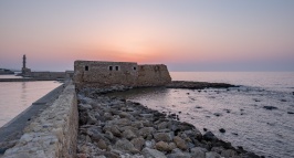 Old Venetian harbour, Chania (16mm, two exposures, 1/150s@f3.2 & 1/200s@f5.6, ISO 200)