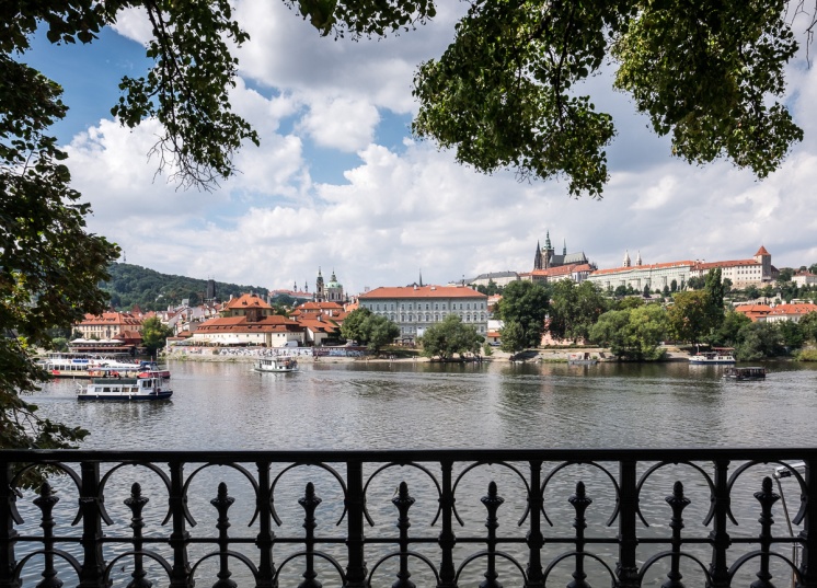 View over the Vltava river, Prague (16mm, 1/420s, f8, ISO 200)