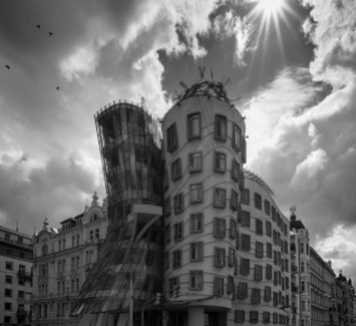 The Dancing house, by Vlado Milunić and Frank Gehry, Prague (16mm, 1/300s, f16, ISO 200)