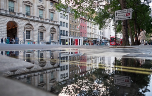 Rain often produces great photo opportunities, London, UK (16mm, 1/210s, f1.4, ISO 200)