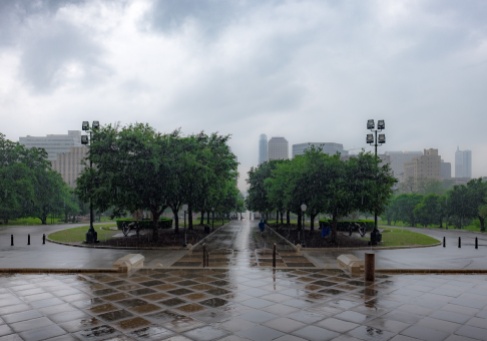 Rainy day at the State Capitol, Austin, Texas (16mm, 1/350s, f5.6, ISO 200)