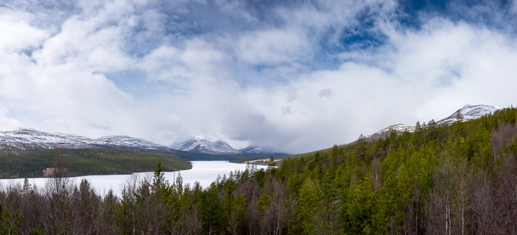 Atnsjøen lake (3-picture panorama, 16mm, f13, 1/420s, ISO 200, PPL2-Enhanced)