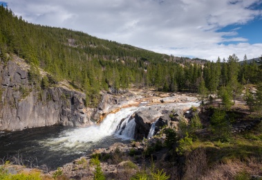 Eafossen waterfall in the river Gaula, Norway (16mm, f10, 1/400s, ISO 200, PPL1-Corrected)