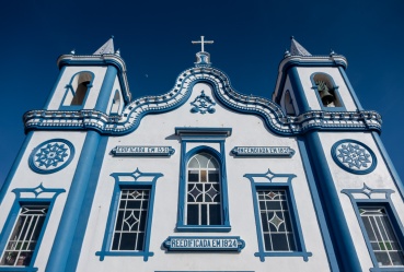 Church of the Holy Christ. Praia da Vitória, Terceira, Azores (18mm, f5.6, 1/1700s, ISO 200, PPL1-Corrected)