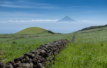 Pico mountain view from São Jorge, Azores, Portugal (35mm, f5.6, 1/1500s, ISO 200, PPL1-Corrected)