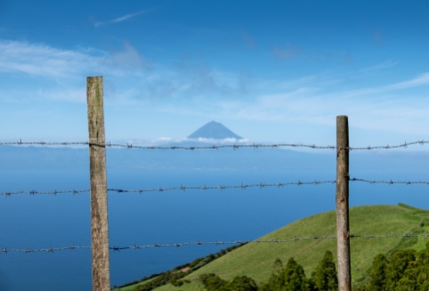Pico mountain view from São Jorge, Azores, Portugal (30mm, f5.6, 1/1100s, ISO 200, PPL1-Corrected)