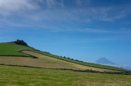 Pico mountain view from São Jorge, Azores, Portugal (35mm, f16, 1/220s, ISO 200, PPL1-Corrected)