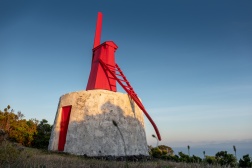 Urzelina windmill, São Jorge, Azores, Portugal (18mm, f5.6, 1/320s, ISO 200, PPL1-Corrected)